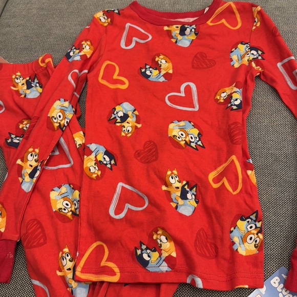 Bluey Valentine’s Day pajama size 8 NWT - Picture 3 of 4